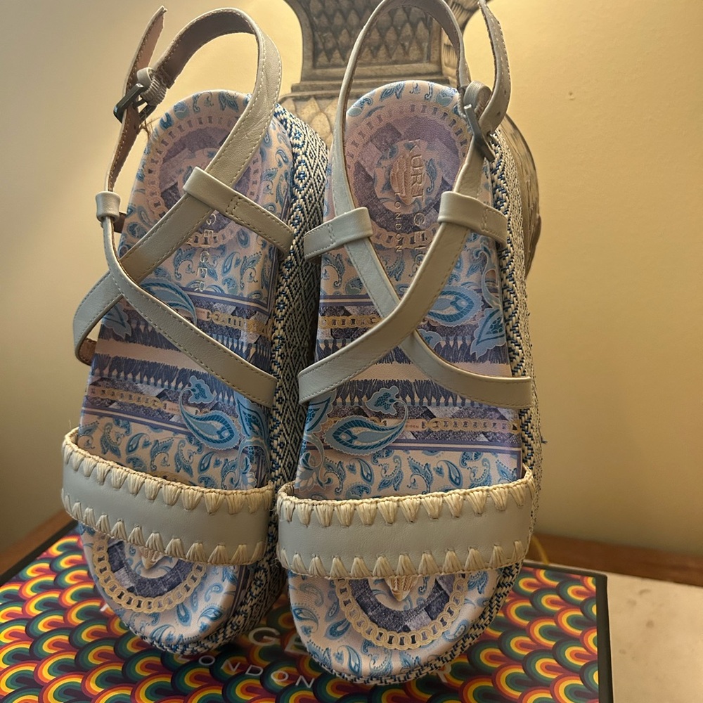 Kurt Geiger Blue and Cream Sandals